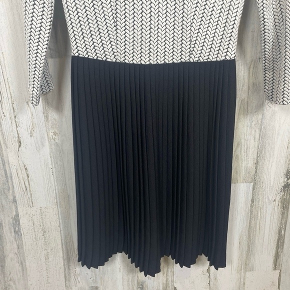 Ganni Anthropologie Cross Knit Pleated Dress Size XS Black White V Neck Sleeves - Picture 4 of 11